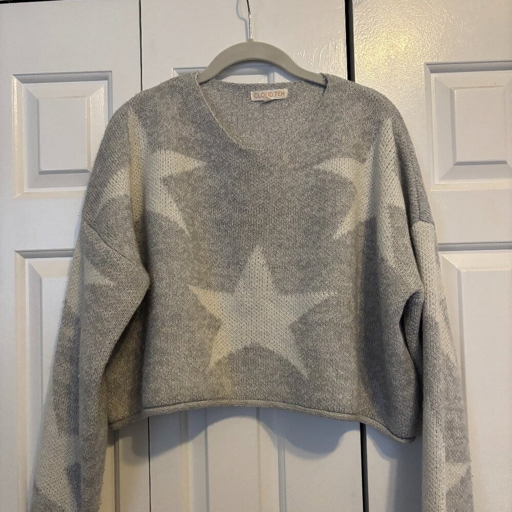 Grey and white star print cropped sweater